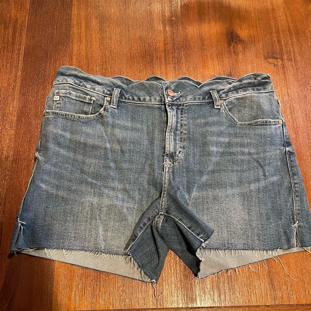 Dear John jean short